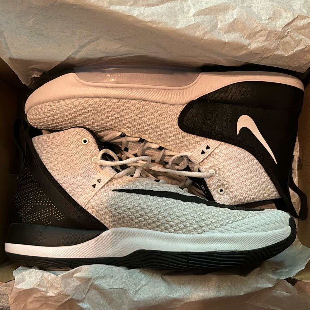 NIKE Zoom Rize basketball shoes (Men’s size 16)